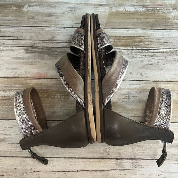 OTBT Souvenir Metallic Leather Sandal - Picture 8 of 12